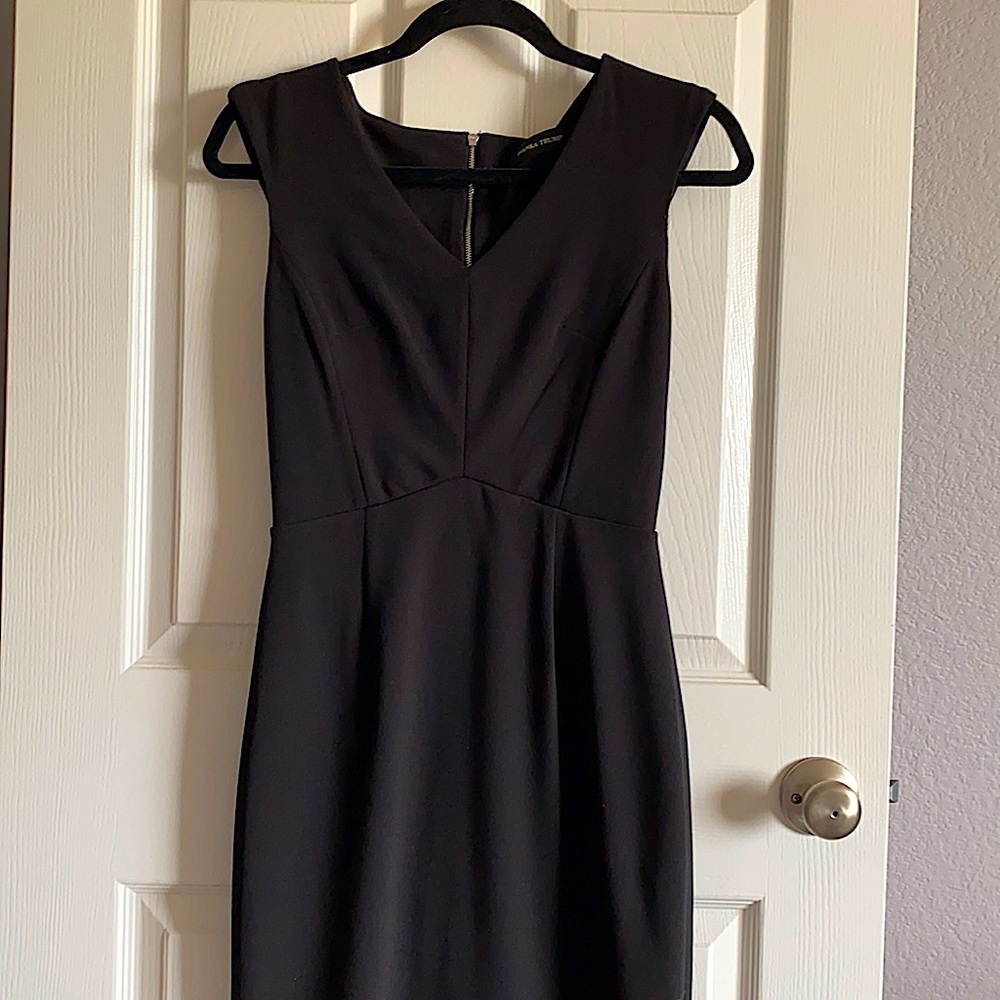 FREE SHIPPING - Ivanka Trump Body Con LBD